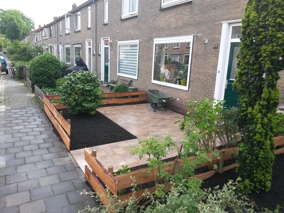 Aanplanten voortuin Hoveniersbedrijf Gooise Meren Hovenier Naarden Bussum Tuinaanleg Tuinonderhoud